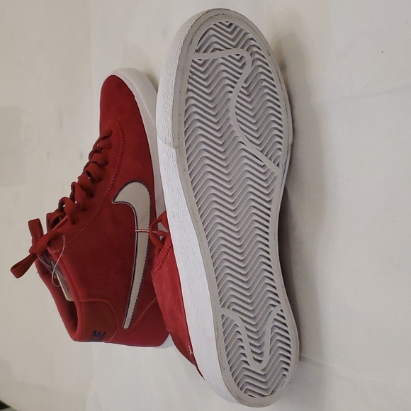 NIKE RED SHOES - Picture 6 of 6